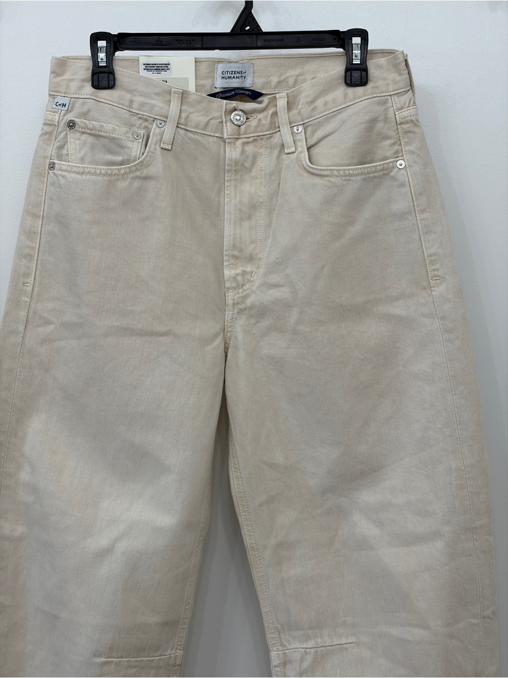 Citizens of Humanity Miro Relaxed Barrel Jeans
In Almondette size 27 - Picture 5 of 13